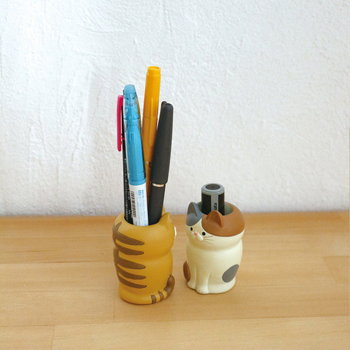 Japanese Crouching Cat Pen Holder