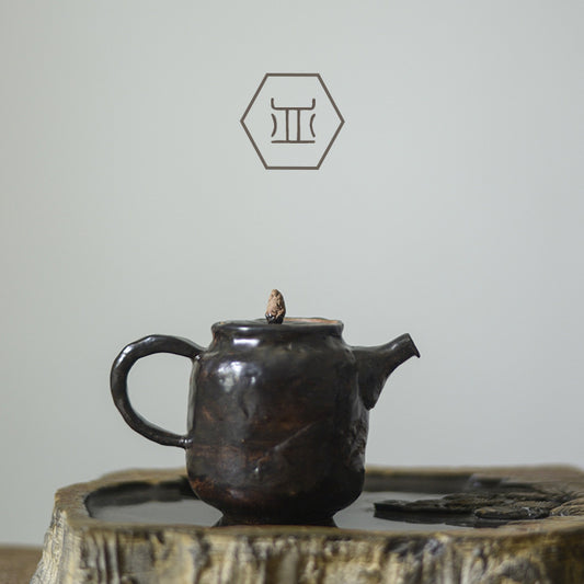 Nippon Toki Handmade Tea Pot Tedzukuri Tipotto Black (kuro 7.6*10.5cm 120ml)