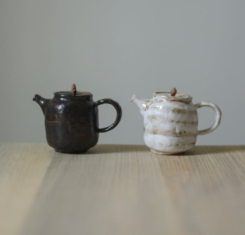 Nippon Toki Handmade Tea Pot Tedzukuri Tipotto Black (kuro 7.6*10.5cm 120ml)
