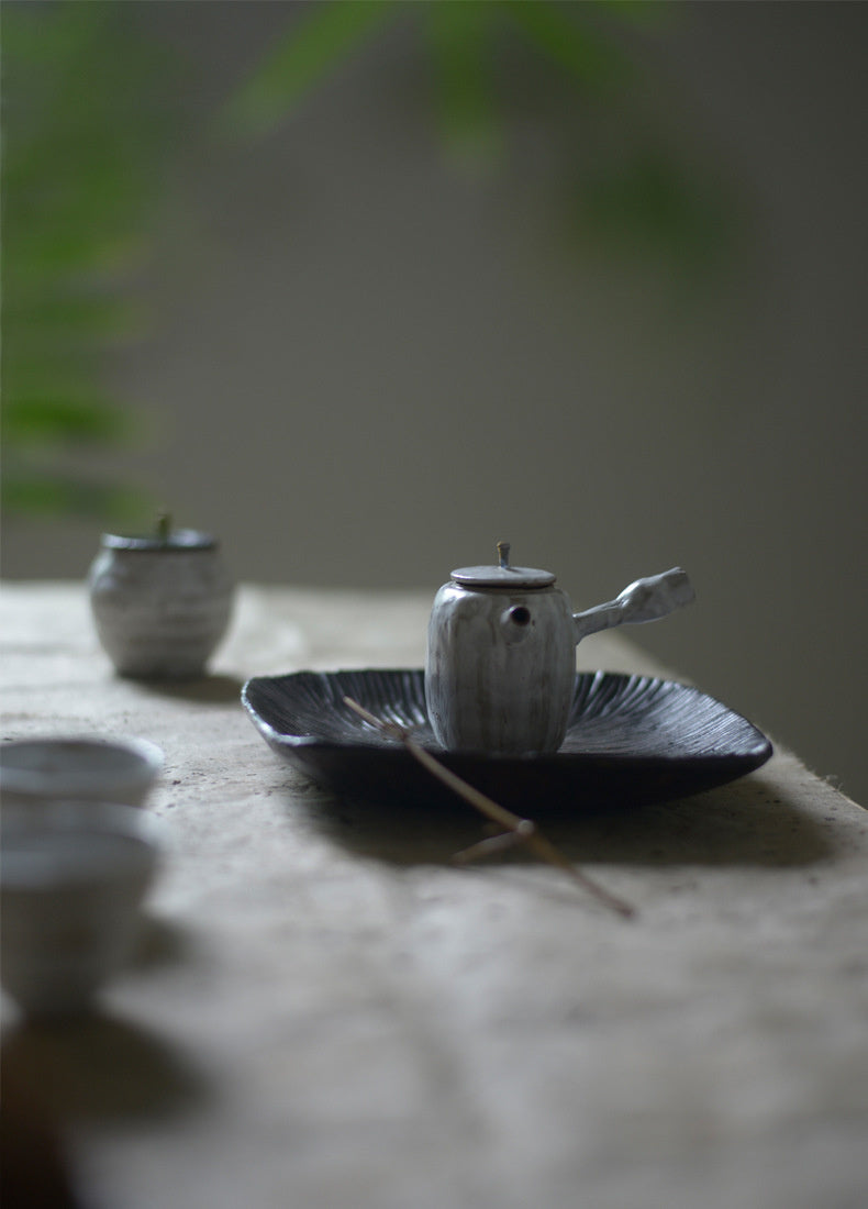 Nippon Toki Handmade Tea Pot Tedzukuri Tipotto White (shiro 8.3*10.2cm 130ml)