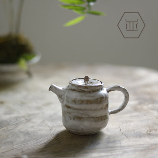 Nippon Toki Handmade Tea Pot Tedzukuri Tipotto White (shiro 7.6*10.5cm 120ml)