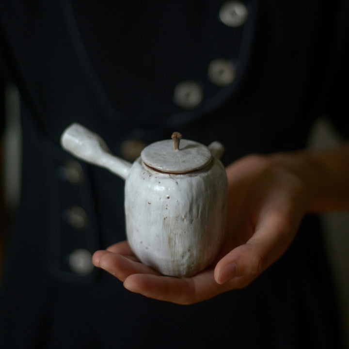 Nippon Toki Handmade Tea Pot Tedzukuri Tipotto White (shiro 8.3*10.2cm 130ml)