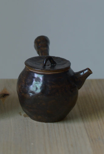 Nippon Toki Handmade Tea Pot Tedzukuri Tipotto Black (kuro 7.2*8.5*12.5cm 150ml)