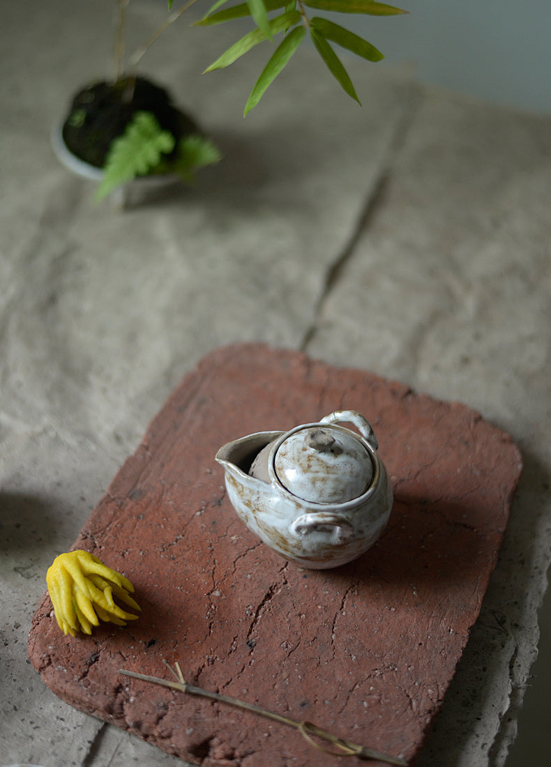 Nippon Toki Handmade Tea Pot Tedzukuri Tipotto White (shiro 9.8*8cm 150ml)