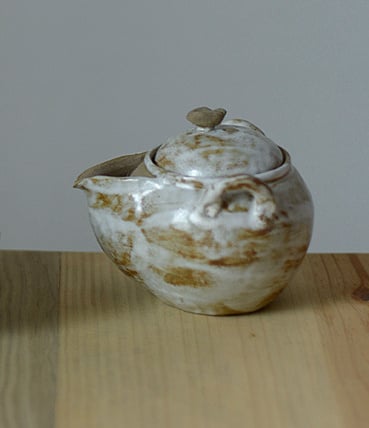 Nippon Toki Handmade Tea Pot Tedzukuri Tipotto White (shiro 9.8*8cm 150ml)