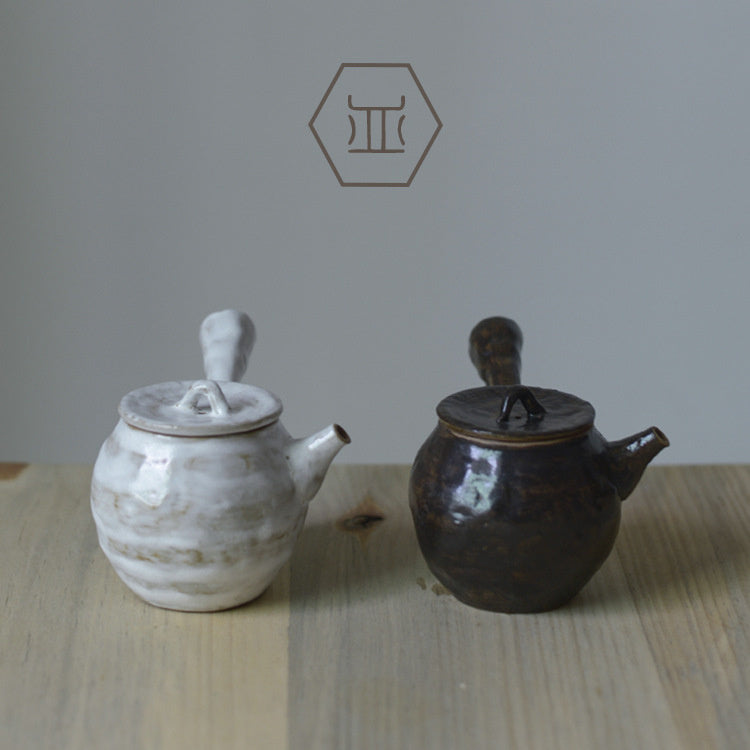 Nippon Toki Handmade Tea Pot Tedzukuri Tipotto Black (kuro 7.2*8.5*12.5cm 150ml)